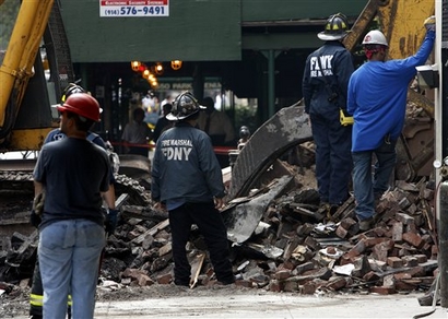 capt-d0aaa78fe20b4e66b724eac4ab40644e-building_collapse_nysw101.jpg
